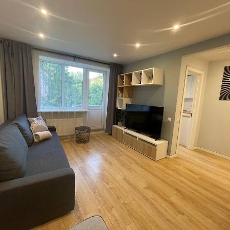 Modern 1Br Haven Near Two Parks Apartment Рига Екстериор снимка