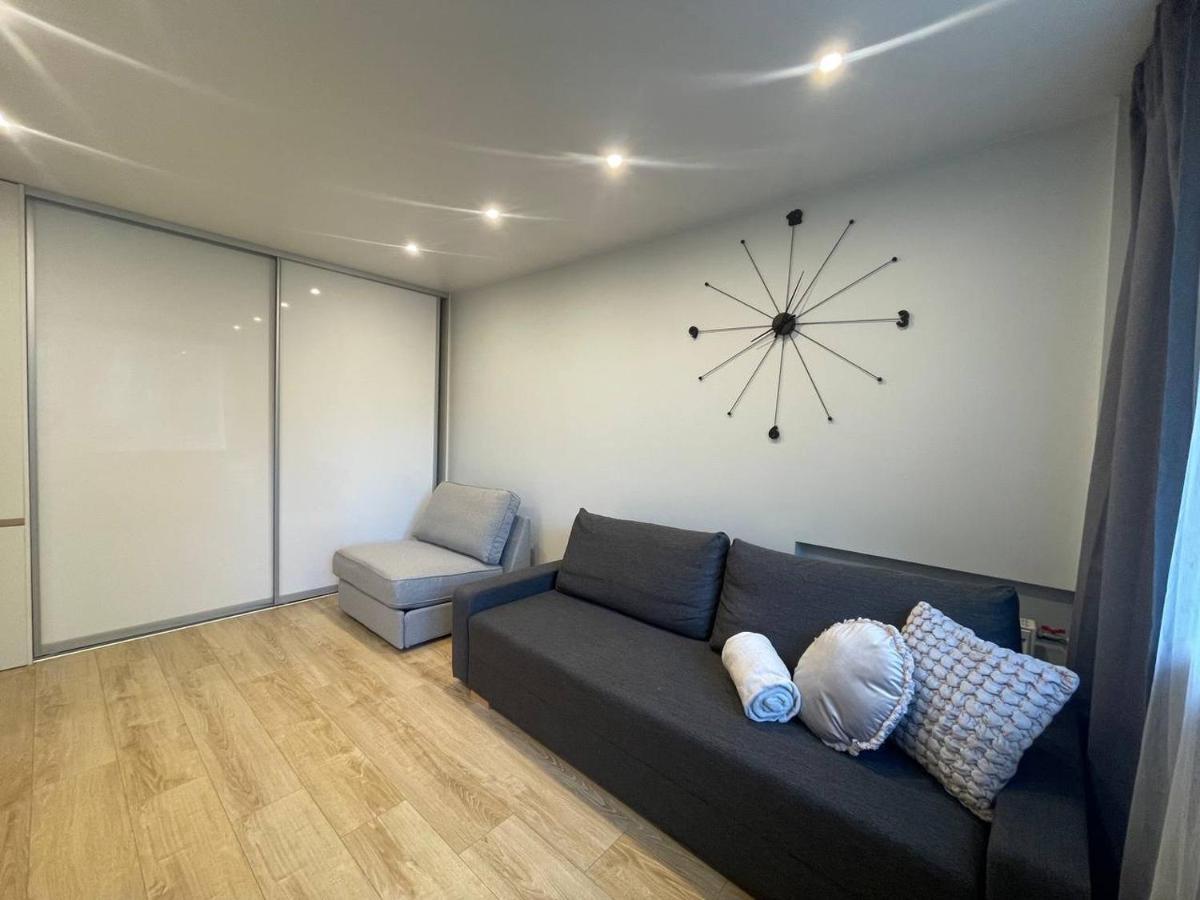 Modern 1Br Haven Near Two Parks Apartment Рига Екстериор снимка