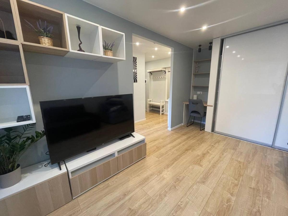 Modern 1Br Haven Near Two Parks Apartment Рига Екстериор снимка