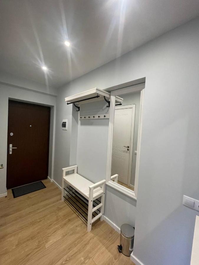 Modern 1Br Haven Near Two Parks Apartment Рига Екстериор снимка