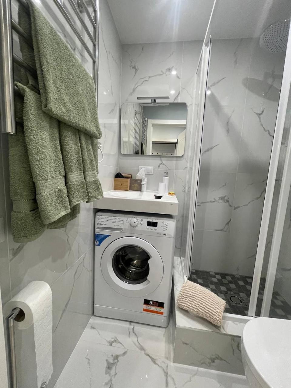 Modern 1Br Haven Near Two Parks Apartment Рига Екстериор снимка